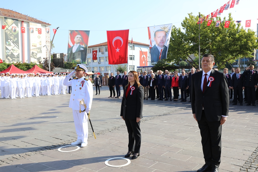 30 Ağustos Zafer Bayramı’nın 103. Yıl Dönümü Dolayısıyla Çelenk Sunma Töreni Gerçekleştirildi