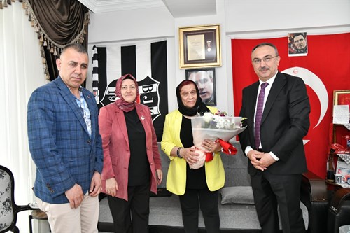 Vali Soytürk ve Eşi Nurdan Soytürk Anneler Günü Münasebetiyle Şehit Annesini Ziyaret Etti