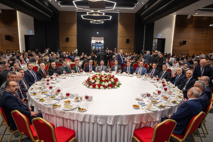 Valimiz Sayın Hüseyin Aksoy, Eskişehir Organize Sanayi Bölgesi Yönetim Kurulu tarafından düzenlenen iftara katıldı.