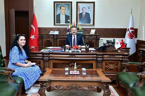 Kıbrıs Gazisi Cuma Güçtekin'in Kızı Sinem Güçtekin, Valimiz Sayın Hüseyin Aksoy'u ziyaret etti.