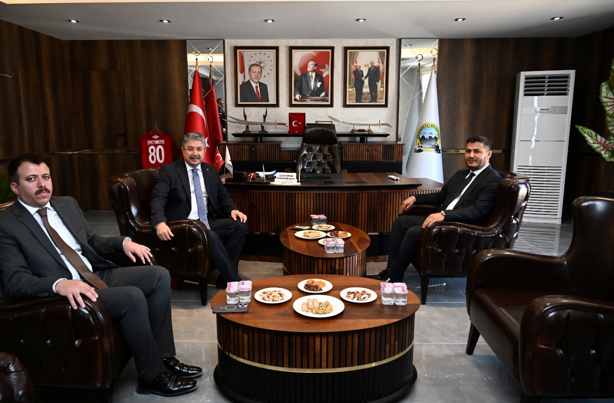 Vali Yılmaz, Hasanbeyli Belediye’sini Ziyaret Etti