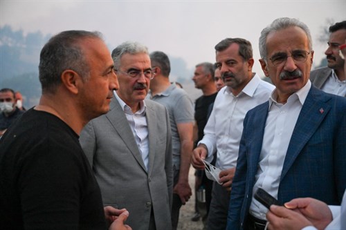 Bakan Uraloğlu ve Vali Ayyıldız, Gürsu'daki Yangın Bölgesinde İncelemelerde Bulundu
