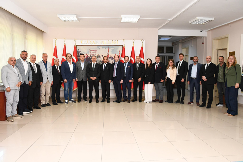 Ege Yaş Meyve Sebze İhracatçıları Birliği Heyeti Vali Dr. Naci Aktaş’ı Ziyaret Etti