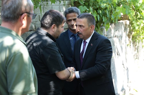 Vali Osman Hacıbektaşoğlu, Vefat Eden Muhtar Erdoğan Kocaman’ın Ailesine Taziye Ziyaretinde Bulundu