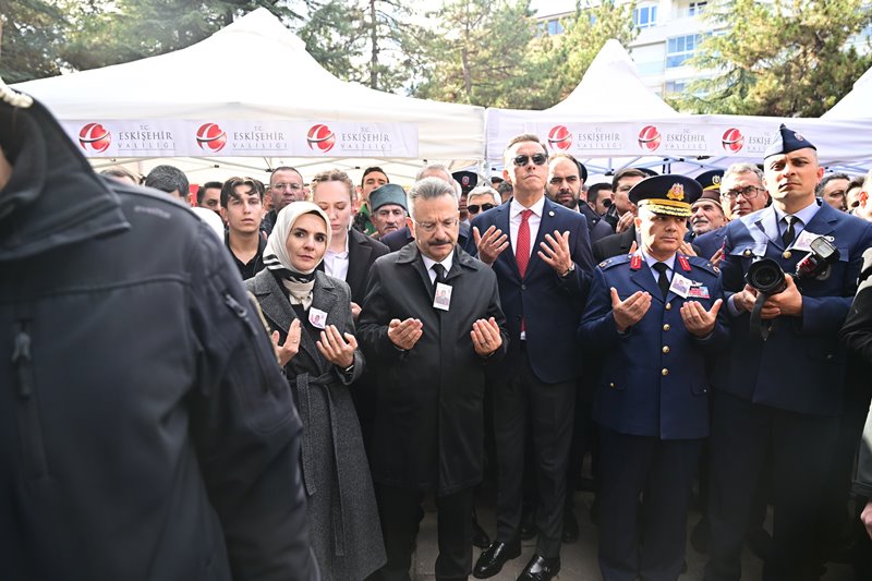 Şehit Hv. Uçk. Bkm.Üsteğmen Emre Mercan Vişnelik Hava Şehitliği'ne törenle defnedildi.