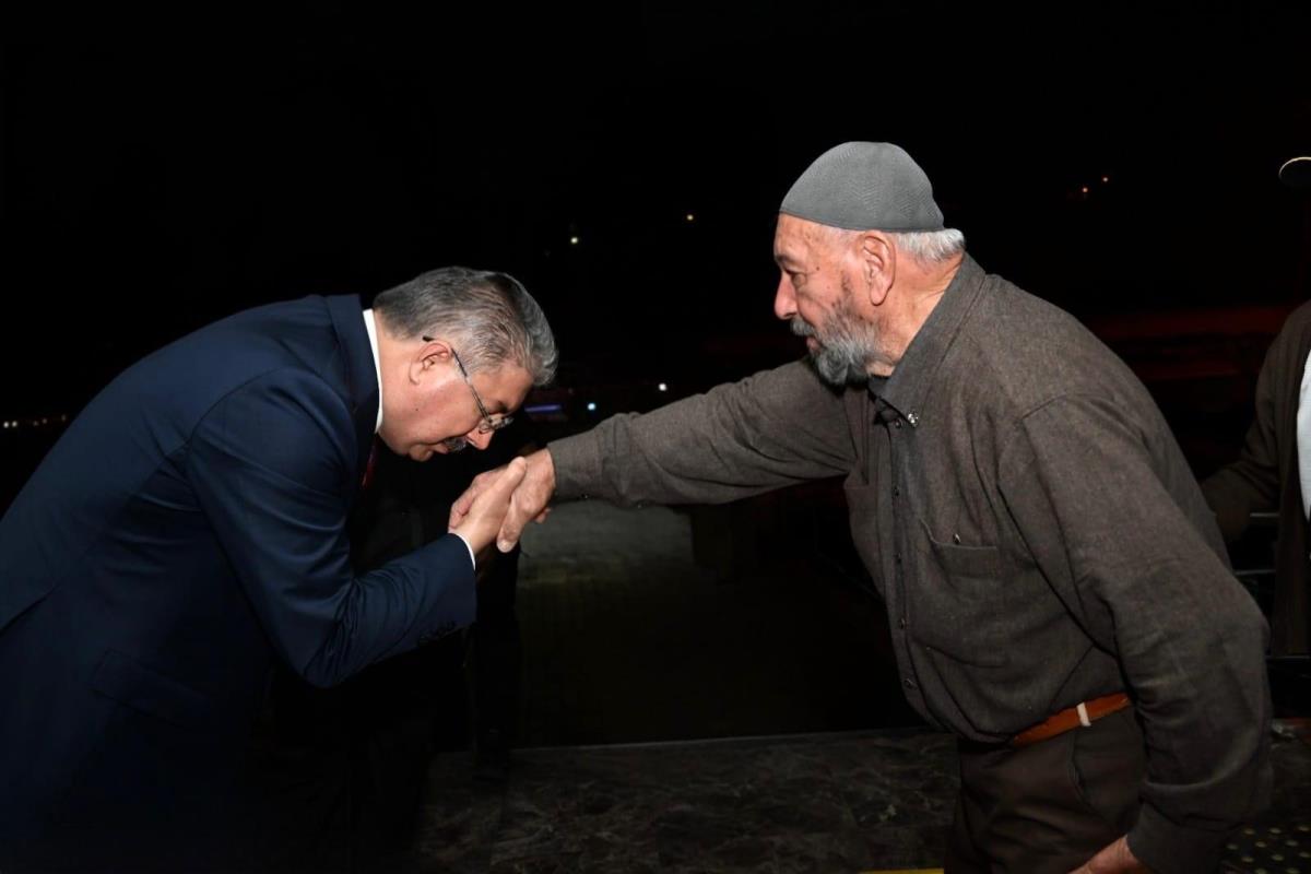 Vali Dr. Erdinç Yılmaz, 1 Ekim Dünya Yaşlılar Günü Dolayısıyla Özden Huzurevi Sakini Büyüklerimizi Ziyaret Etti