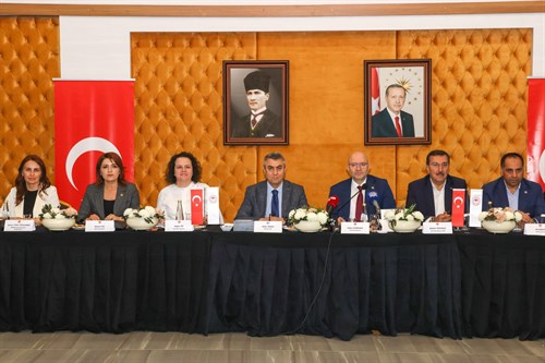 VALİMİZ SAYIN ATİLLA TOROS, TBMM ZİRAİ DON ARAŞTIRMA KOMİSYONUN KATILIMIYLA GERÇEKLEŞTİRİLEN İSTİŞARE VE KOORDİNASYON TOPLANTISINA KATILDI