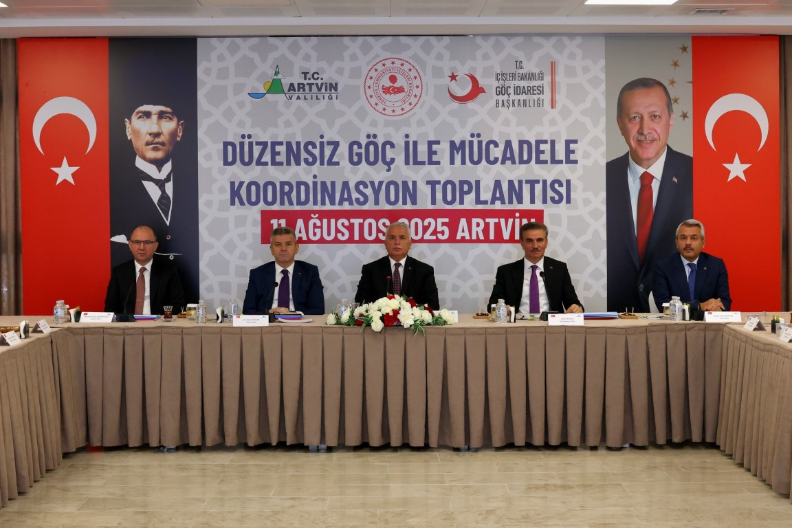 Valimiz Aydın Baruş Artvin’de Düzenlenen 2. Düzensiz Göçle Mücadele Koordinasyon Toplantısına Katıldı