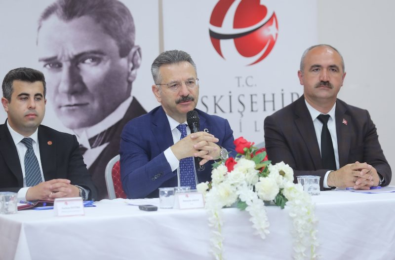 Valimiz Sayın Hüseyin Aksoy, Mihalıççık ilçemizde mahalle muhtarlarımız ile toplantı yaptı.