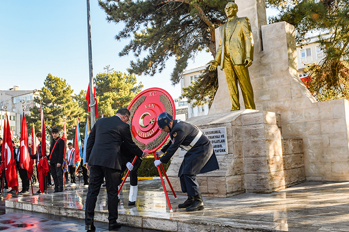 Van'da Atatürk'ü Anma Programı Düzenlendi