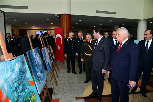 Vali Aziz Yıldırım “100+2 Şehirler Arası Resim Sergisi”ni Ziyaret Etti