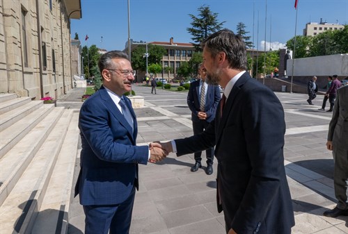 Valimiz Sayın Hüseyin Aksoy, Macaristan’ın Ankara Büyükelçisi Viktor Matis ve beraberindeki heyeti makamında kabul etti.