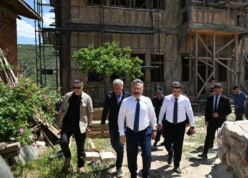 Valimiz Sayın Hüseyin Aksoy, Gürleyik’teki Tarihi Halit Ağa Konağı ve Hamamında İncelemelerde Bulundu