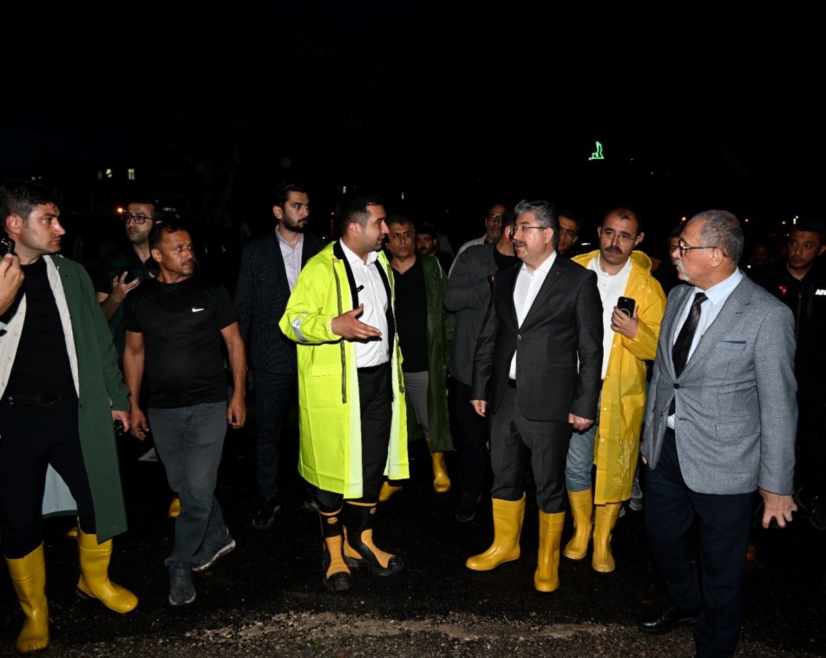 Vali Yılmaz, Kadirli İlçemizde Yoğun Yağış Sebebiyle Selden Zarar Gören Bölgelerde İncelemelerde Bulundu