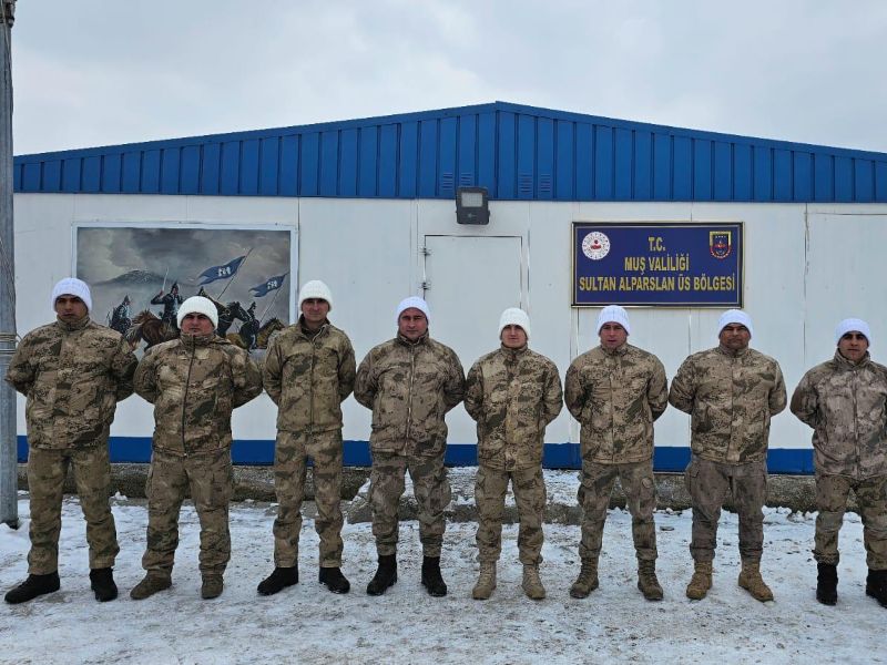 Sabahat ve Selma Ninenin Ördüğü Bereler Mehmetçik’in Yüreğini Isıttı