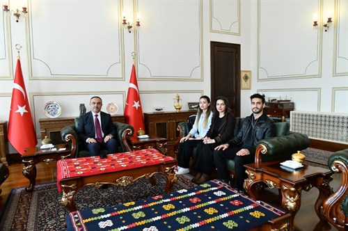 Vali Soytürk Üniversite Öğrencilerini Makamında Ağırladı