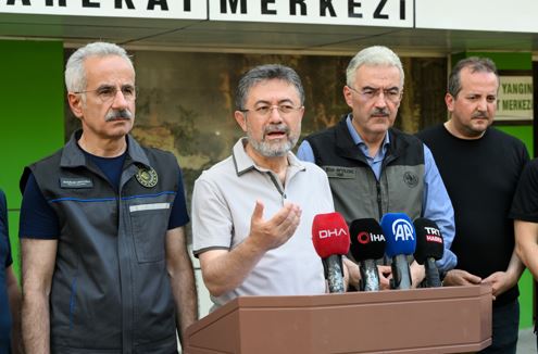 Tarım ve Orman Bakanı Yumaklı, Orman Yangınlarına İlişkin Basın Açıklaması Gerçekleştirdi