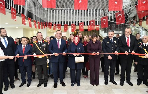 Vali Soytürk ve Eşi Nurdan Soytürk Tekirdağ Fotoğrafları Sergisi ve Geleneksel El Sanatları Sergisi’nin Açılışını Yaptı