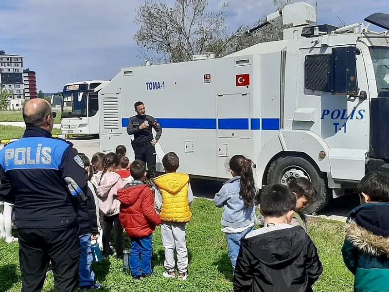 Afyonkarahisar İl Emniyet Müdürlüğü'ne Bağlı Çevik Kuvvet Şube Müdürlüğü Ekipleri, Geleceğin Çeviklerine Eğitim Verdi