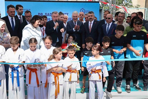 Dr. Sadık Ahmet Gençlik ve Spor Merkezi Açıldı