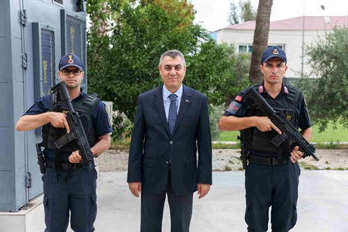 VALİMİZ SAYIN ATİLLA TOROS, TÖMÜK VE ERDEMLİ İLÇESİ KARGIPINARI JANDARMA KARAKOL KOMUTANLIĞINI ZİYARET ETTİ