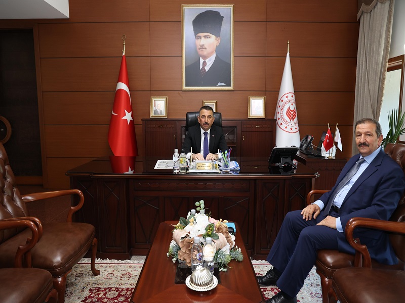 Vali Osman Hacıbektaşoğlu Çevre, Şehircilik ve İklim Değişikliği İl Müdürü Hasan Öztürk’ü Kabul Etti