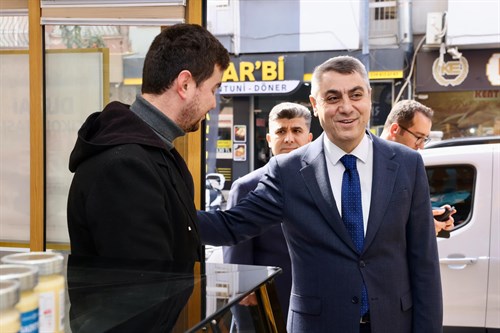 VALİMİZ SAYIN ATİLLA TOROS, AKDENİZ İLÇESİ YENİ MAHALLE’DE ESNAFLARIMIZI ZİYARET EDEREK VATANDAŞLARIMIZLA BİR ARAYA GELDİ