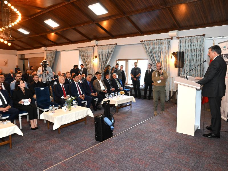 Vali Mustafa Çiftçi “Şehrin Ekonomisi” Panelinde Konuştu