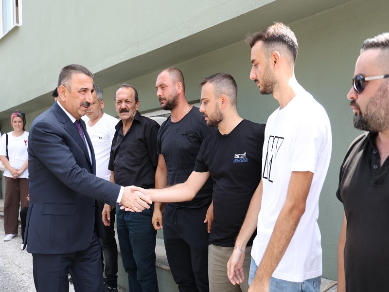 Vali Osman Hacıbektaşoğlu,Gazeteci Cem Küçük’ün Vefat Eden Babası Erdal Küçük İçin Düzenlenen Cenaze Törenine Katıldı