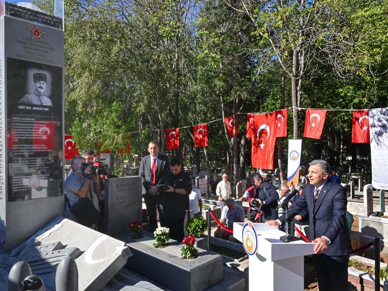 Antalya'nın Kahramanı Mustafa Ertuğrul Aker’in Anıt Mezarı Törenle Açıldı