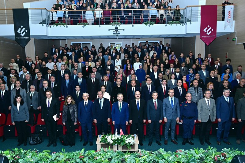 Valimiz Sayın Hüseyin Aksoy, Eskişehir Teknik Üniversitesi'nde düzenlenen Kişisel Verileri Koruma toplantısına katıldı.