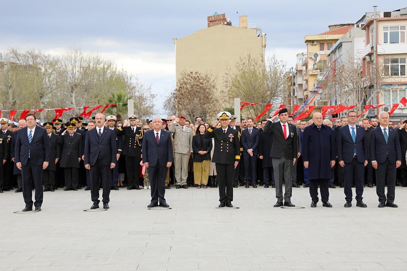 18 Mart Şehitleri Anma Günü ve Çanakkale Deniz Zaferi Programı Cumhuriyet Meydanı’ndaki Törenle Başladı