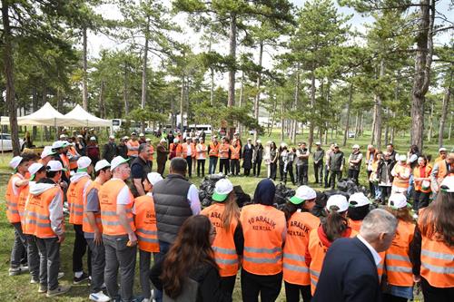 "Birlikte temizliyor, geleceğimizi yeşertiyoruz."