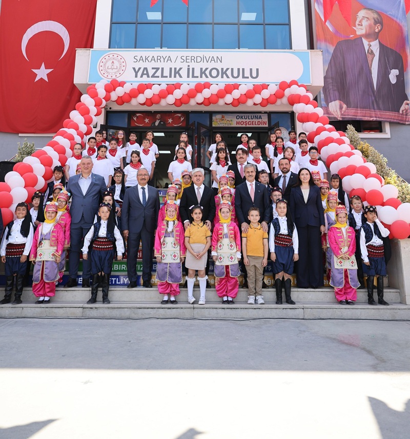 Vali Doğan, 2024-2025 Eğitim ve Öğretim Yılı Sonu Karne Dağıtım Törenine Katıldı