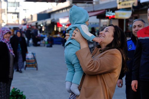 VALİ TÜLAY BAYDAR BİLGİHAN, SALI PAZARINI ZİYARET ETTİ