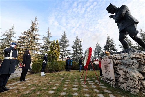 10 Kasım Atatürk’ü Anma Günü Dolayısıyla Atatürk Anıtı’na Çelenkler Sunuldu
