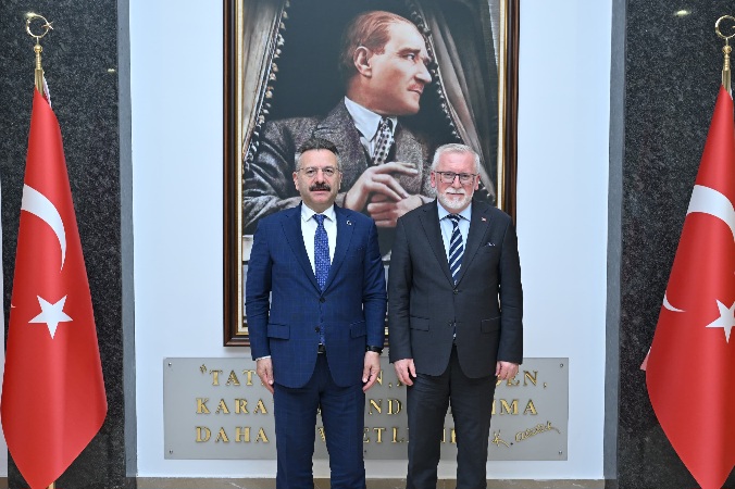 Bolu Abant İzzet Baysal Üniversitesi Rektörü Prof. Dr. Mustafa Alişarlı, Valimiz Sayın Hüseyin Aksoy'u ziyaret etti.