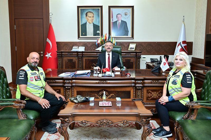 Motoclup Türkiye Motosiklet Derneği Başkanı Deniz Demirpak ve Yönetim Kurulu Üyesi Handan Yalçın, Valimiz Sayın Hüseyin Aksoy'u ziyaret etti.