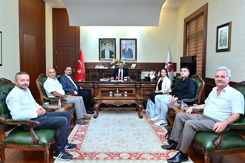 Valimiz Sayın Hüseyin Aksoy, Atatürkçü Düşünce Derneği Eskişehir Şube Başkanı Mehmet Avci ve Yönetim Kurulu Üyelerini kabul etti.