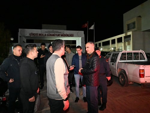 Vali Özkan, Deprem Sonrası Gördes’te Saha Çalışmalarını Yerinde İnceledi