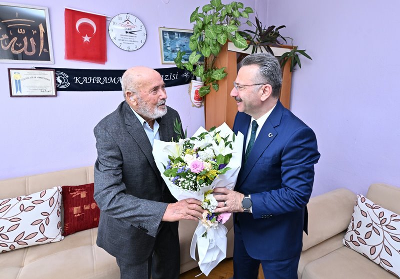 Valimiz Sayın Hüseyin Aksoy, 19 Eylül Gaziler Günü dolayısıyla Kore Gazimiz Sefer Durukan'ı ziyaret etti.