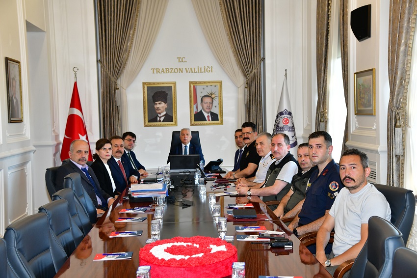 Sokak Hayvanları İle İlgili Değerlendirme Toplantısı Vali Aziz Yıldırım Başkanlığında Gerçekleştirildi 