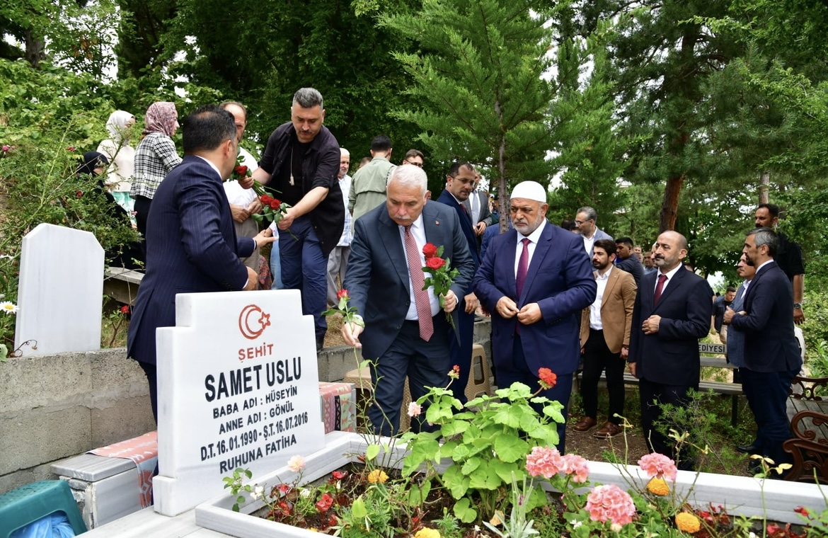 Vali Aziz Yıldırım Şehit Samet Uslu’nun Kabrini Ziyaret Etti