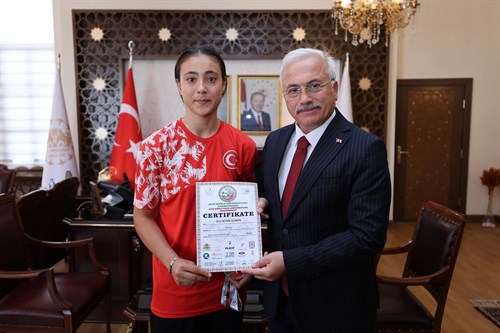 Dünya 2.’si Şampiyon Sporcu Gülistan Gönen:  “Valimize verdiğim sözleri bir bir tuttum”