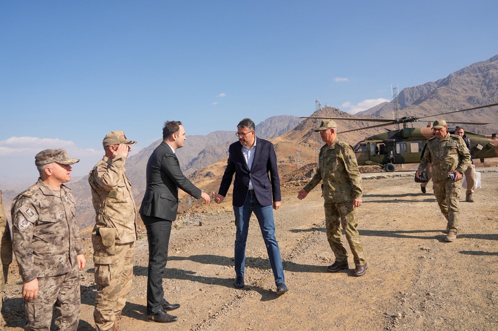 Vali Çelik, 2. Ordu Komutanı Zorlu Topaloğlu ile Ortaklar Jandarma Karakol Komutanlığı’nı Ziyaret Etti