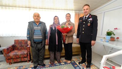 VALİ TÜLAY BAYDAR BİLGİHAN ŞEHİT ANNELERİNE ANLAMLI ZİYARETLERDE BULUNDU