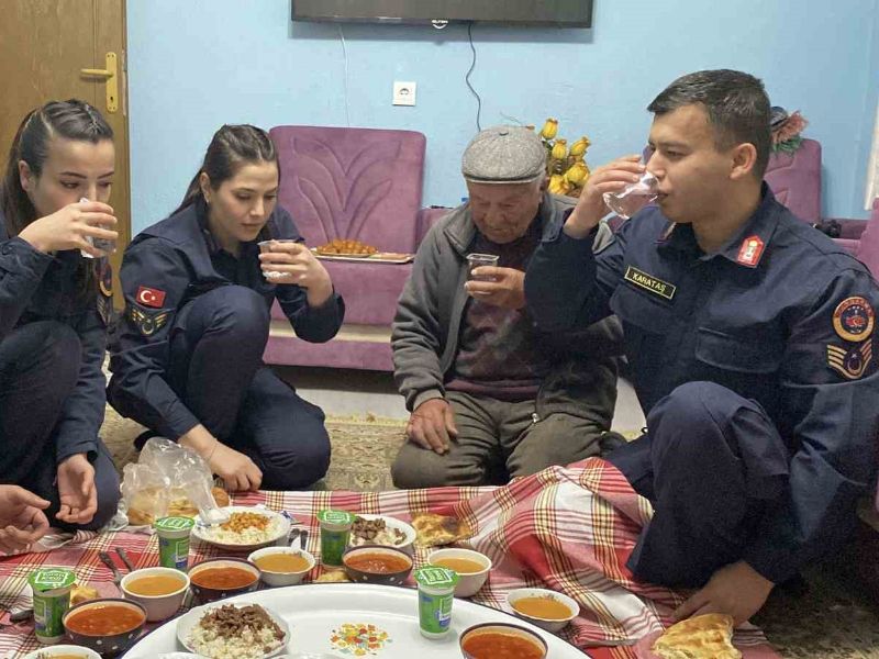 Eskişehir’de Jandarmadan Anlamlı İftar: Şehit Yakını ve Gazi Cemalettin Amca Yalnız Bırakılmadı