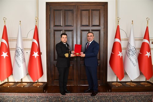 Cumhuriyet Bayramı’nda TCG Alemdar Gemisi Mürettebatı Vali Soytürk’ü Ziyaret Etti