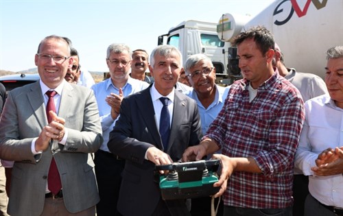 Vali Ünlüer, Türkoğlu İlçesi’nde Ahırların Temel Atma ve Anahtar Teslim Törenine Katıldı