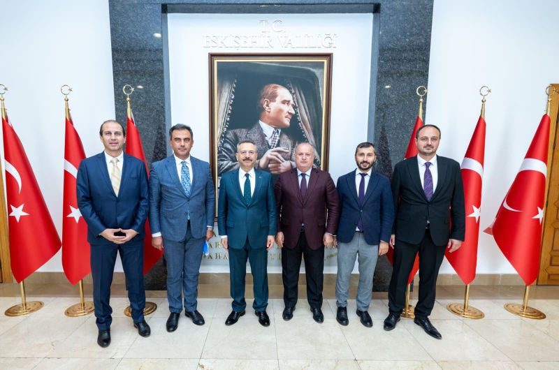 TÜRKSAT Kablo Altyapı Genel Müdür Yardımcısı İrfan Yıldız ve beraberindekiler Valimiz Sayın Hüseyin Aksoy'u ziyaret etti.